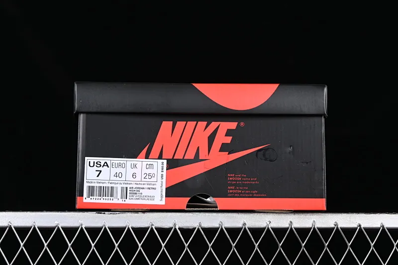 All Categories Air Jordan Jordan Series Basketball Shoes Air Jordan 1 High Air Jordan 1 Retro High OG AJ1 Six-time Champion Playful Blue Moon Basketball Shoes 555088-115